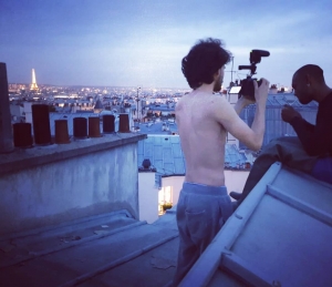 Cédric bei den Dreharbeiten in Paris